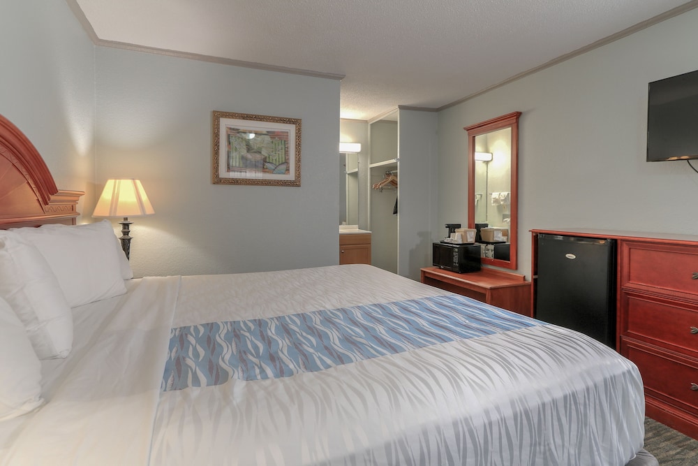 ROOM, KING BED