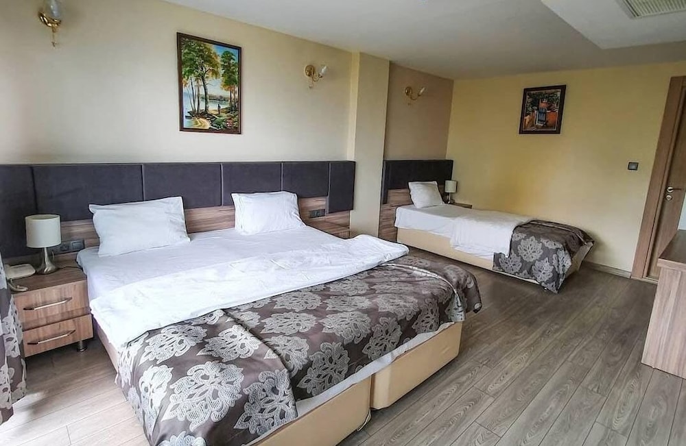 Dora Hotel 9/48