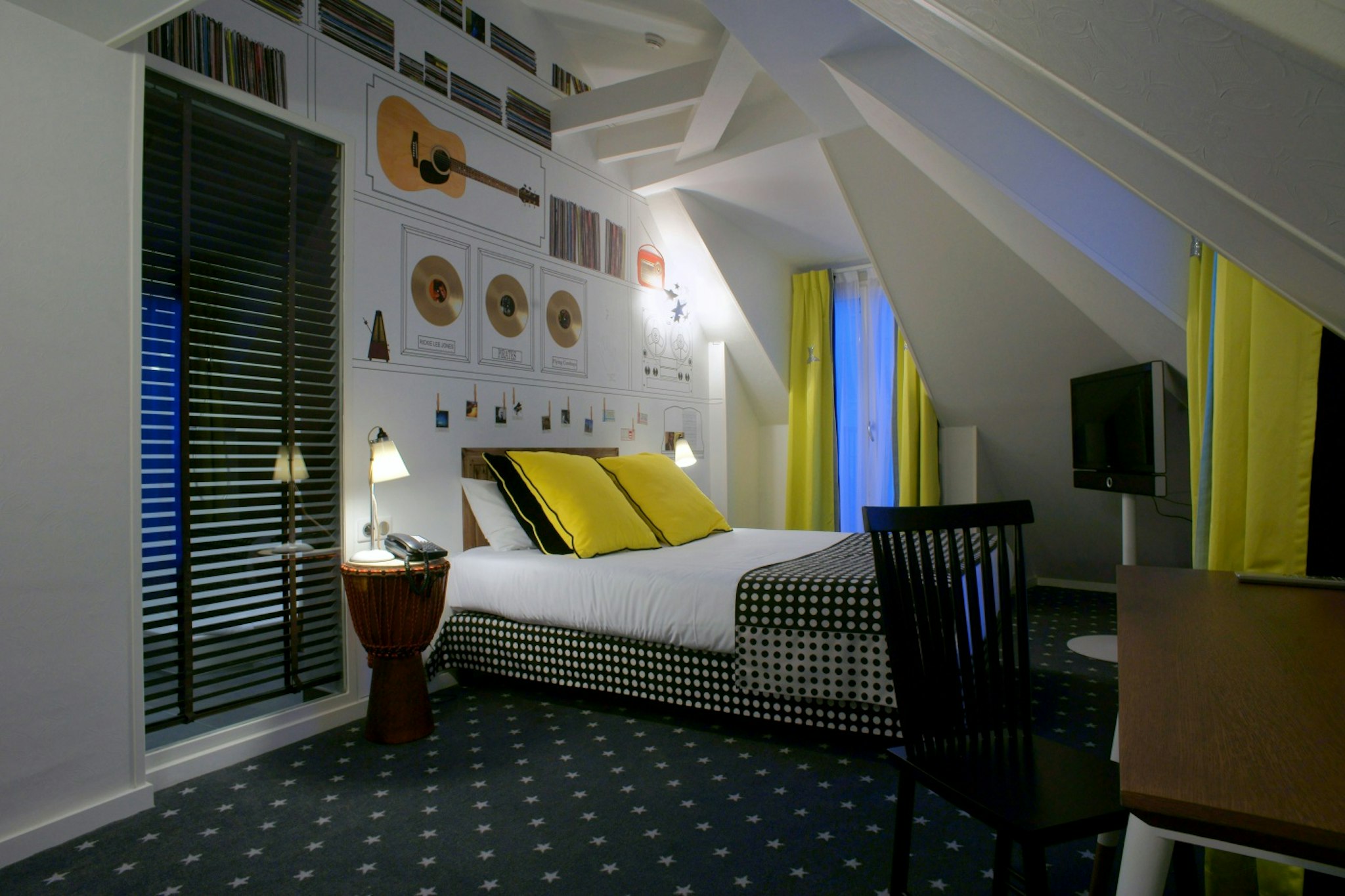 Hotel Du Triangle D Or 33/56