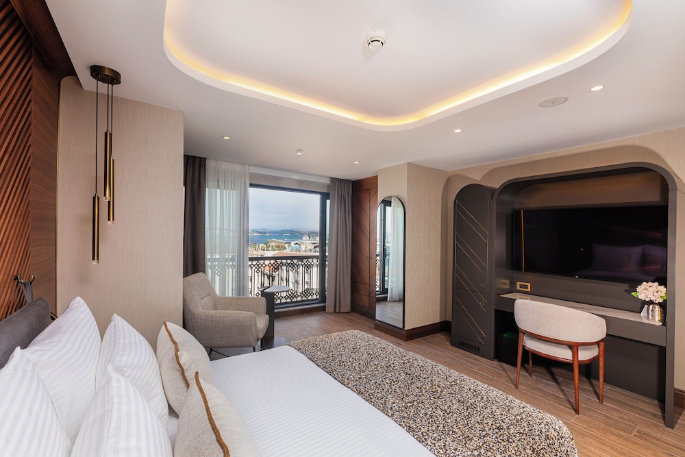 Levni Istanbul Hotel Handwritten Collection 29/81