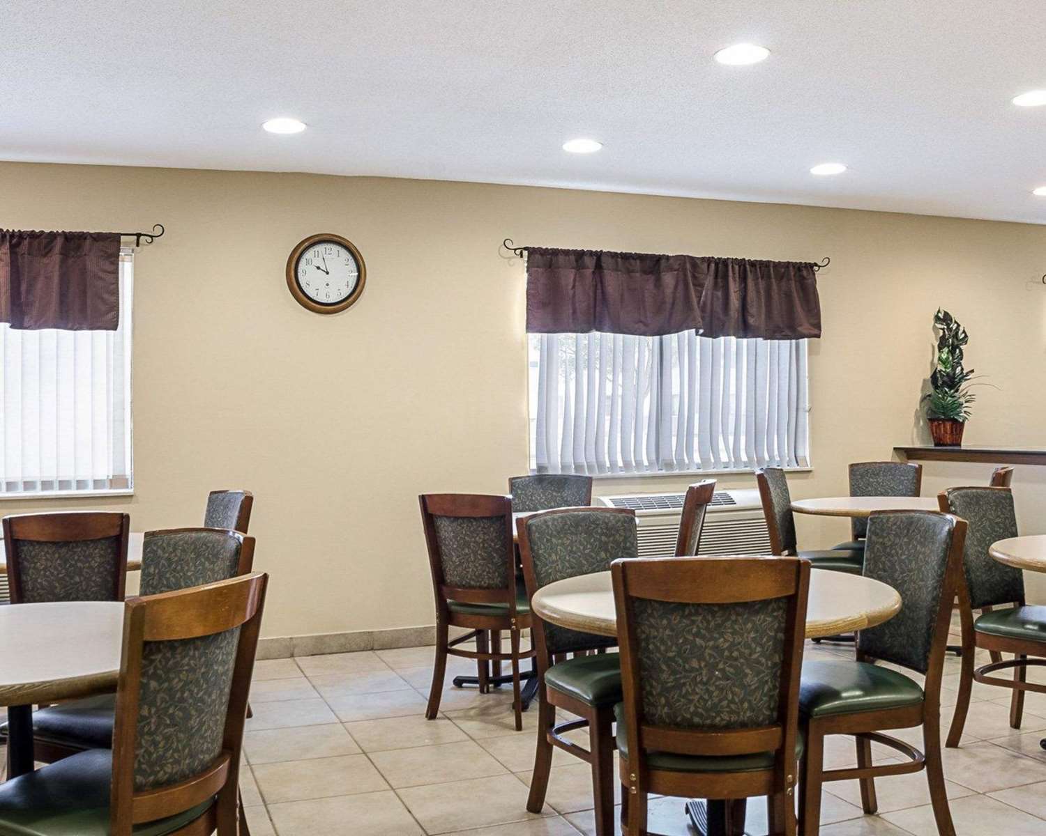 Travelodge by Wyndham Fargo 14/16