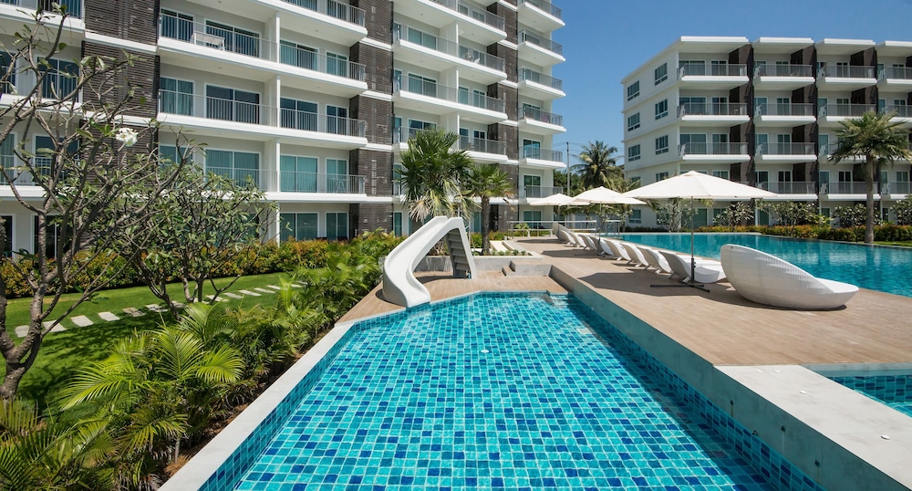 The Sea Condominium 7/67