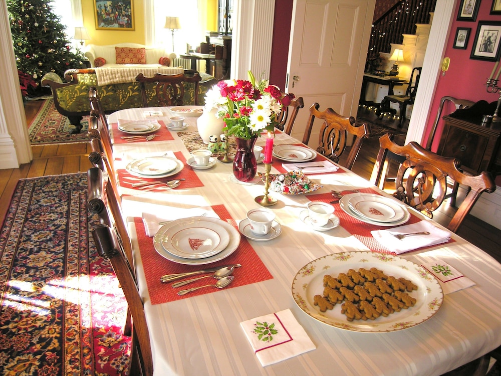 Delano Homestead Bed & Breakfast 45/64