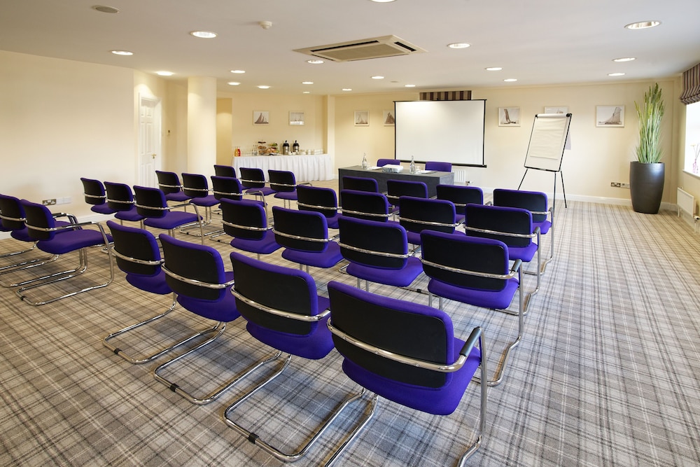 Carrigaline Court Hotel And Leisure Centre 37/41