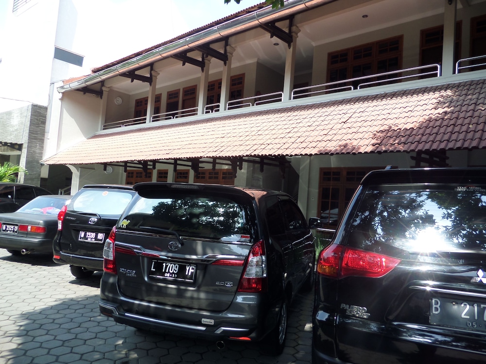 ARINI HOTEL 7/43