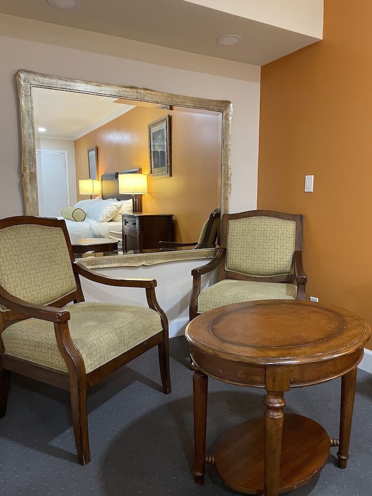 Howard Johnson by Wyndham Ridgecrest, CA 7/63