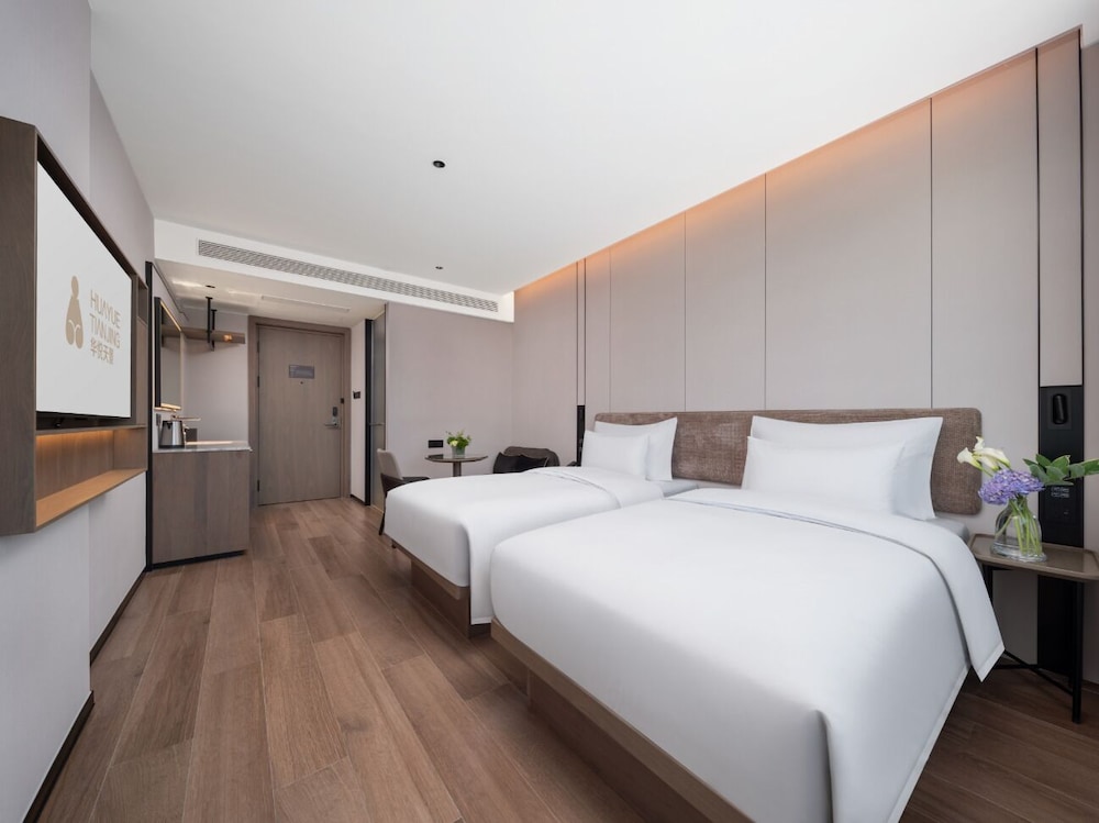 BYLAND WORLD HOTEL 9/50