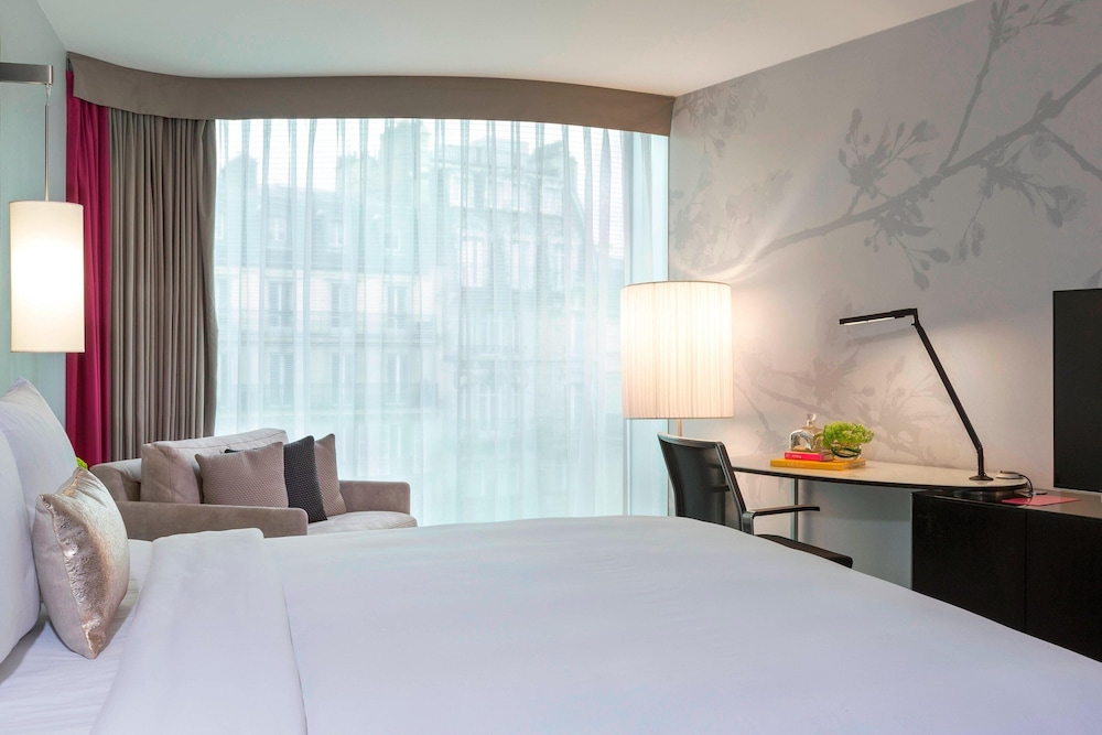 Renaissance Paris Arc de Triomphe Hotel 9/31