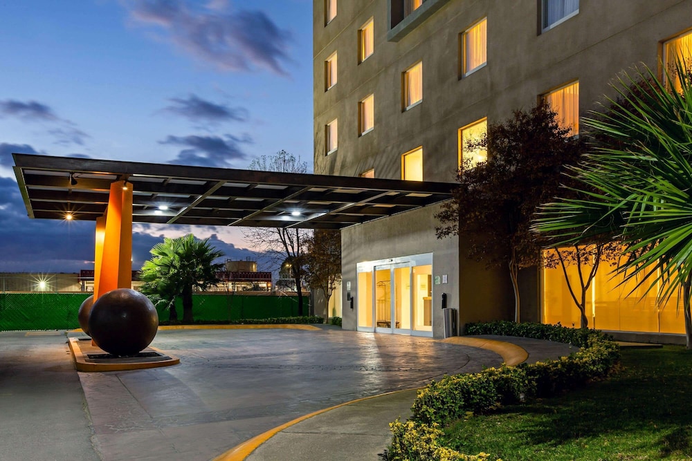 La Hotel By La Quinta San Luis Potosi 1/61