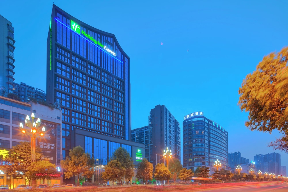 HOLIDAY INN EXPRESS LESHAN CITY SQUARE 3/43