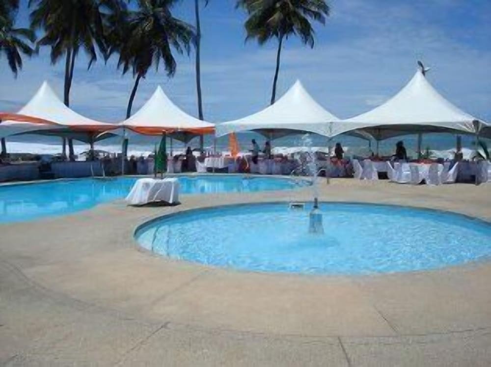 COCONUT GROVE BEACH RESORT 65/66