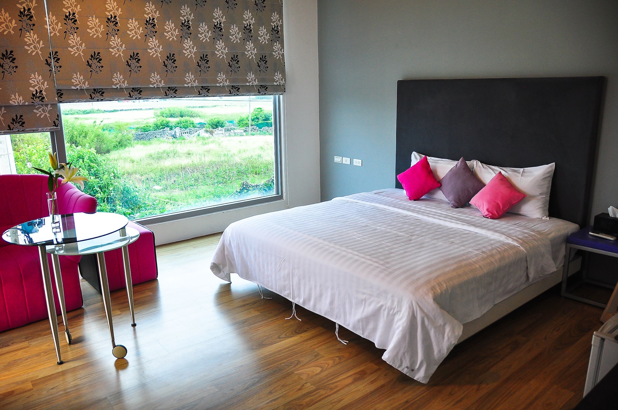 ROOM, DOUBLE BED