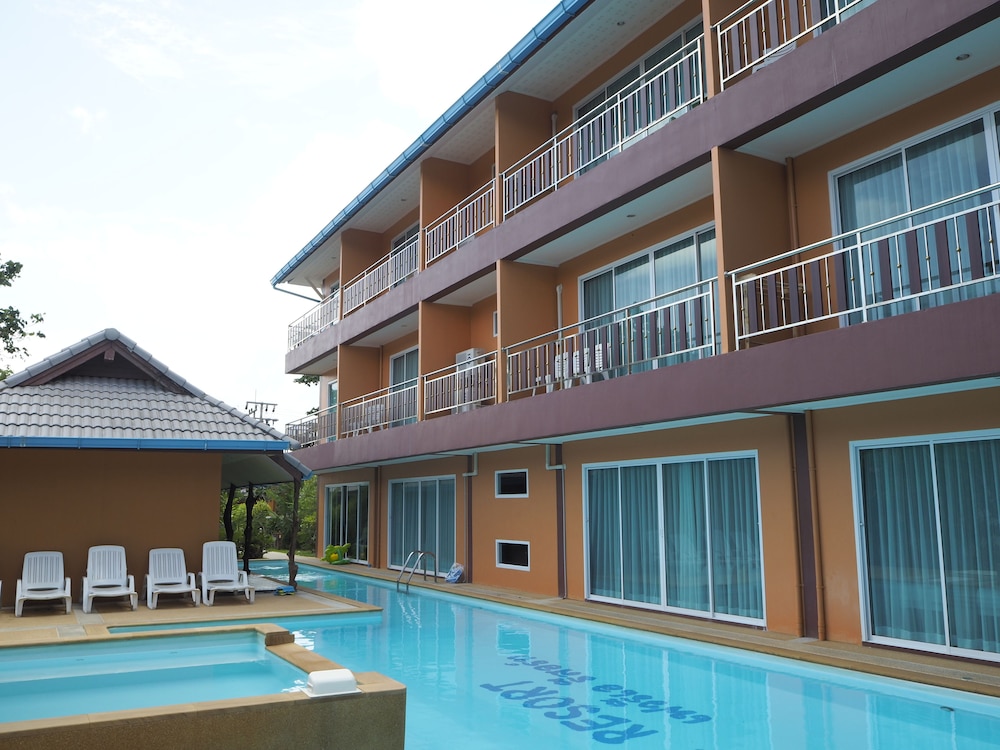 Lanta Fevrier Resort 2/59