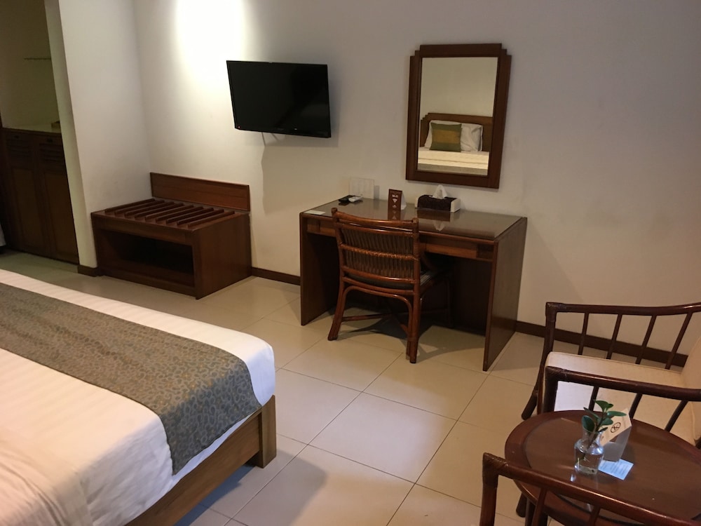 Paniisan Hotel 8/24