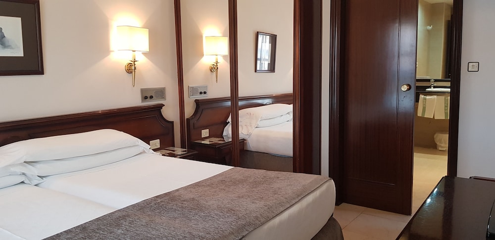 Gran Hotel Paraiso 40/65