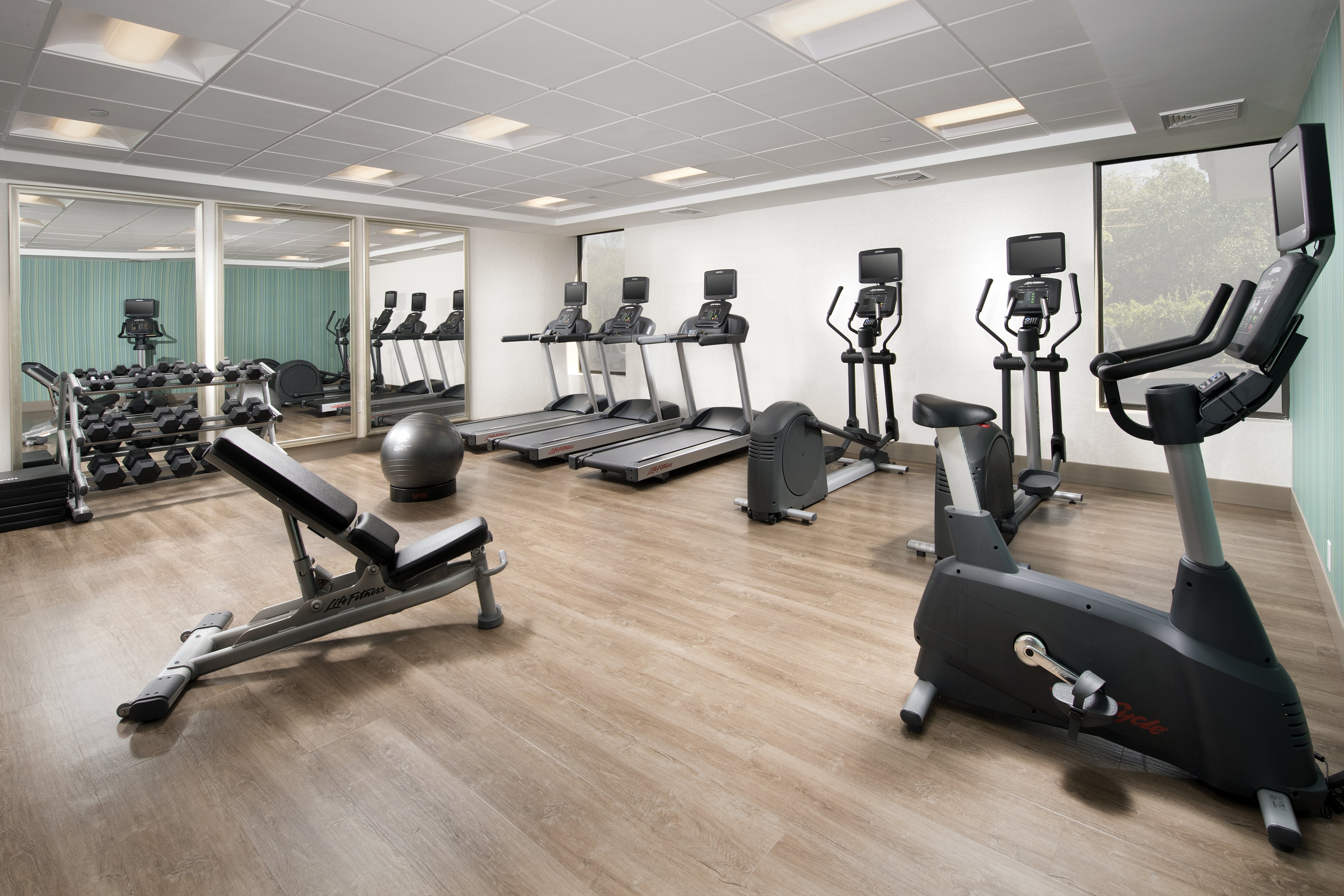 HOLIDAY INN EXPRESS ANDOVER NORTH - LAWRENCE 31/50