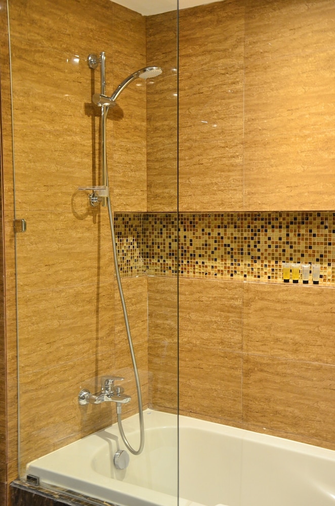 Blaire Executive Suites 54/58