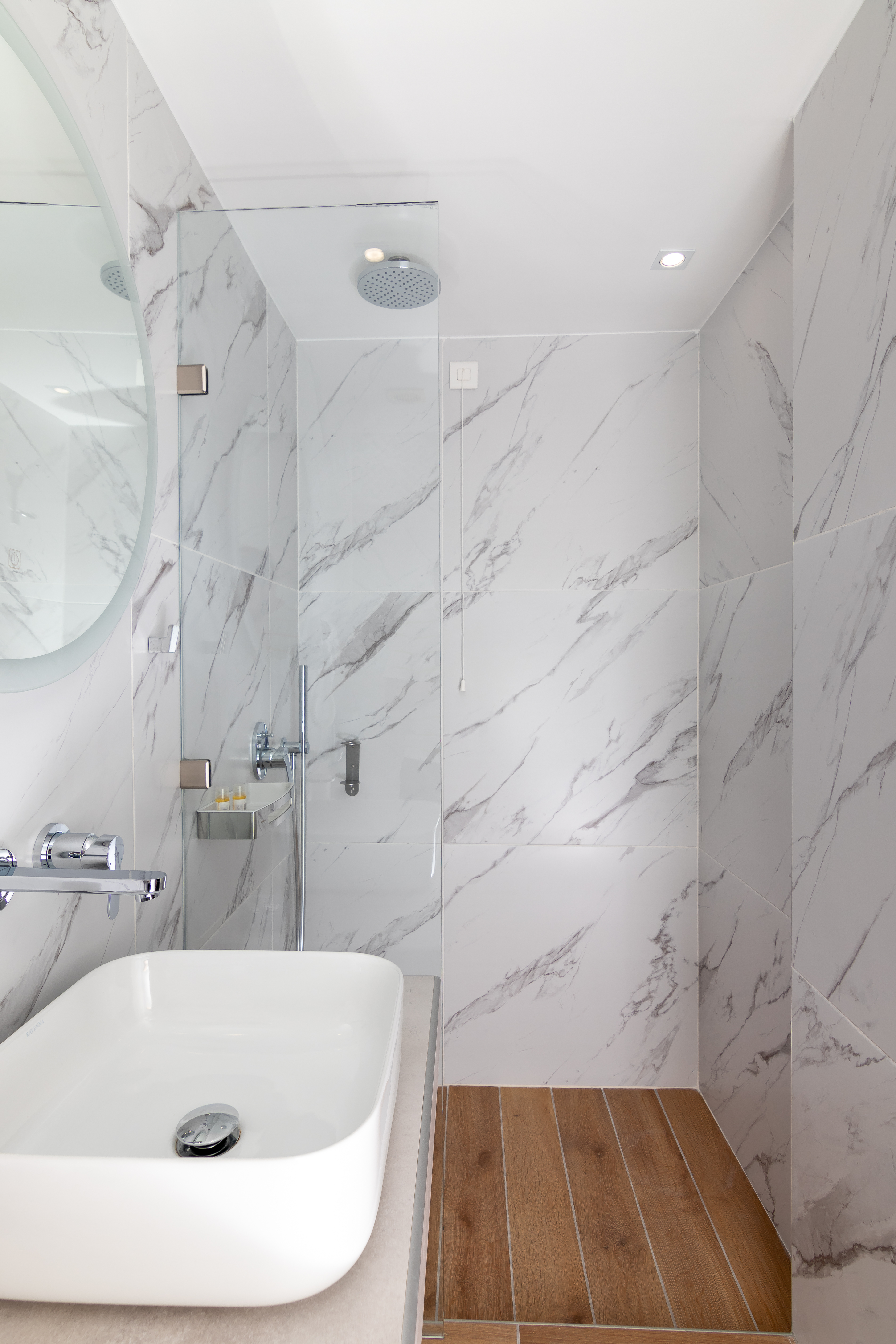 غرفة كومفورت ثلاثية بسرير مزدوج وسرير فردي، Dunlin Hotel Athens 4/6