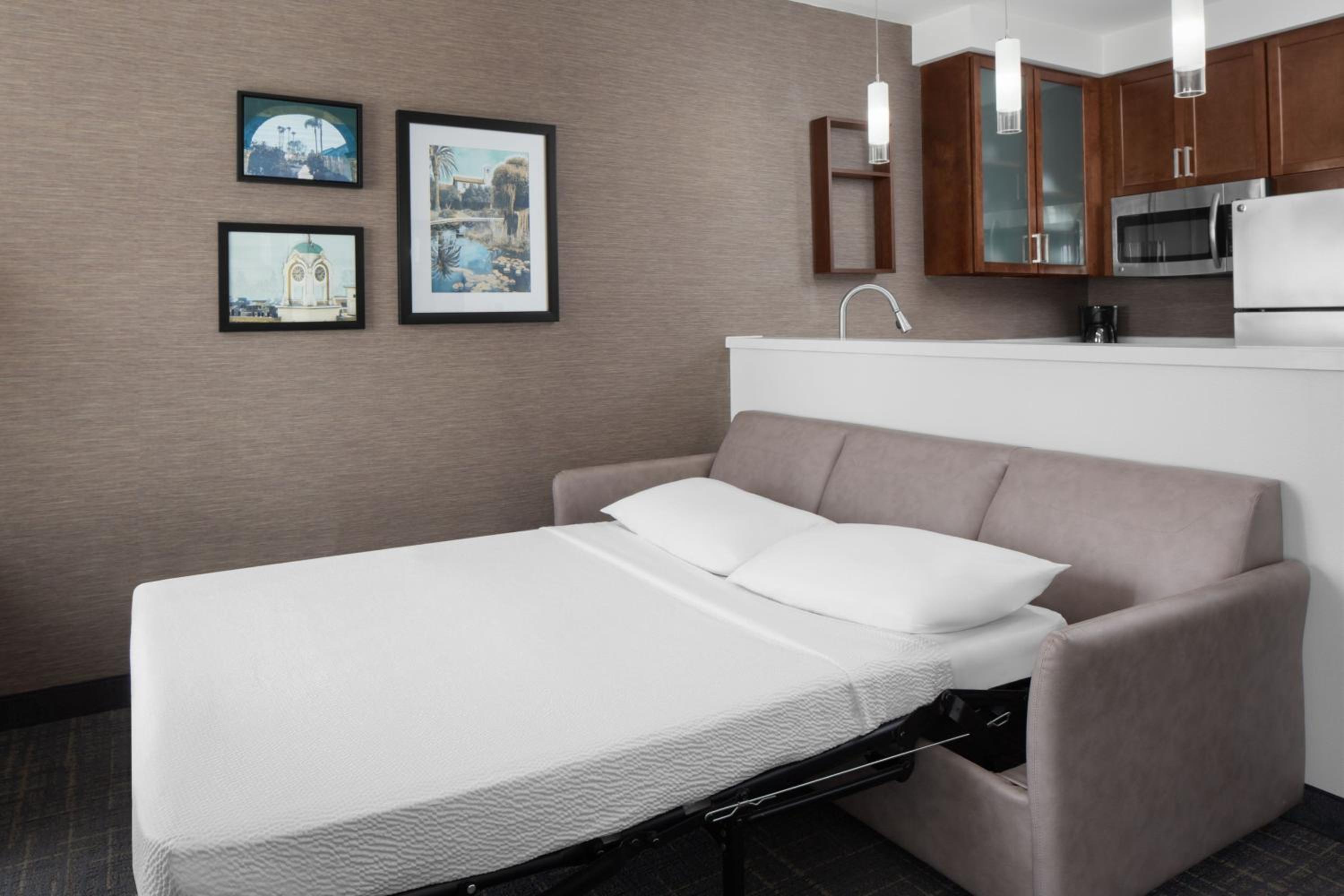 Room, 2 Queen Beds, Pool Side, Patio, Club Lounge Access