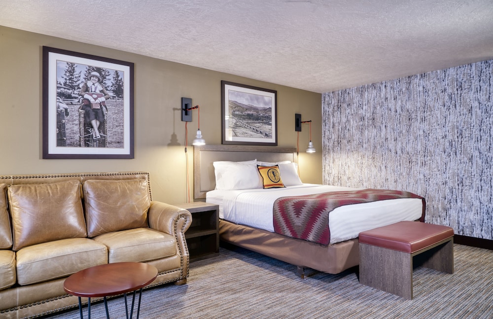 Yellowstone Park Hotel 19/61