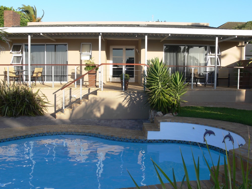 Hajos Lodge and Tours 2/50
