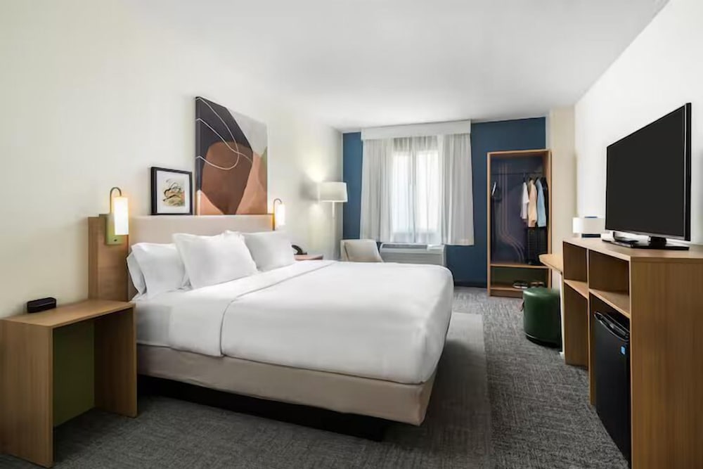 ROOM, KING BED, ACCESSIBLE