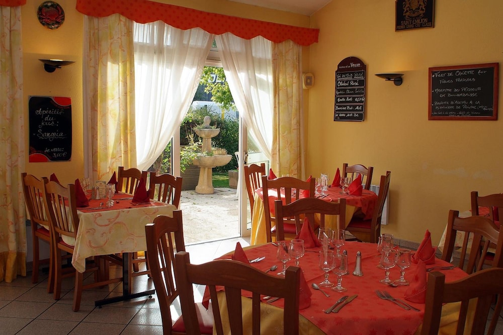 Hotel Le Relais Du Parisis 25/50