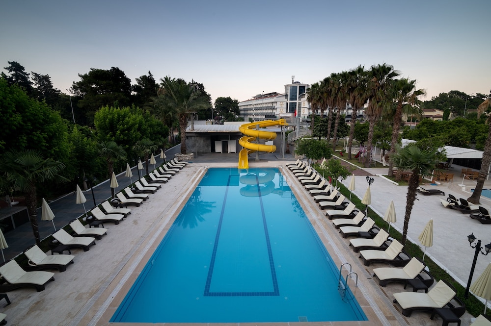 Grand Hotel Derin 17/50