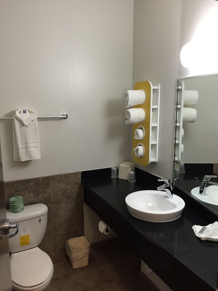 Motel6 Weslaco, TX 56/58