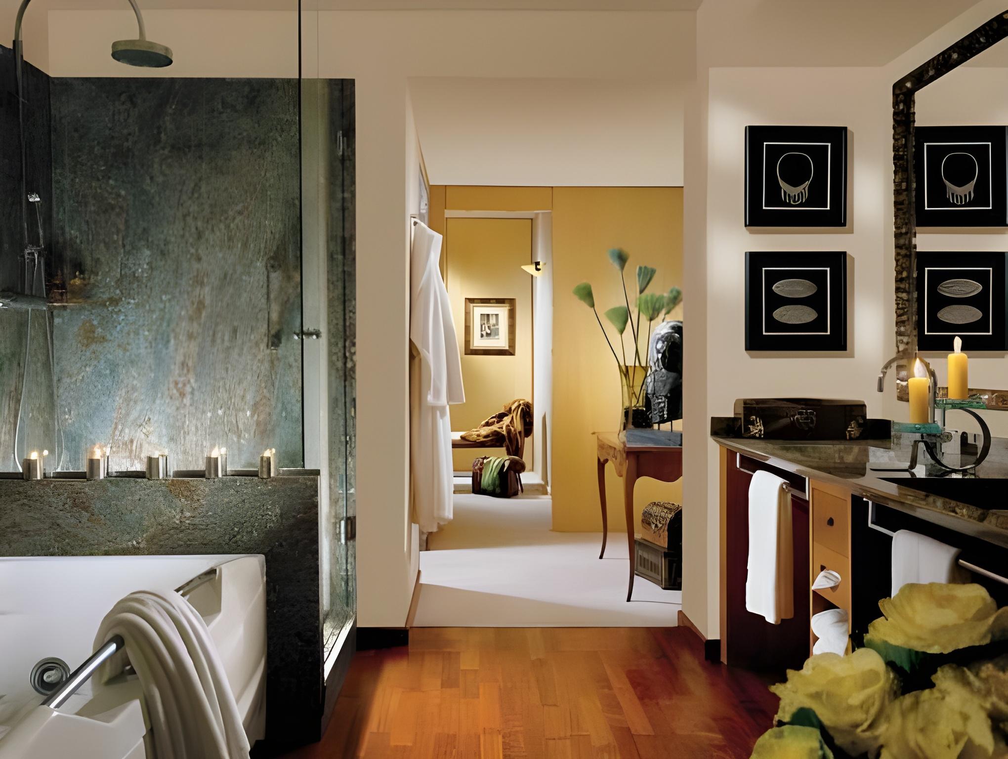 Suites del Mar Fenals 88/100