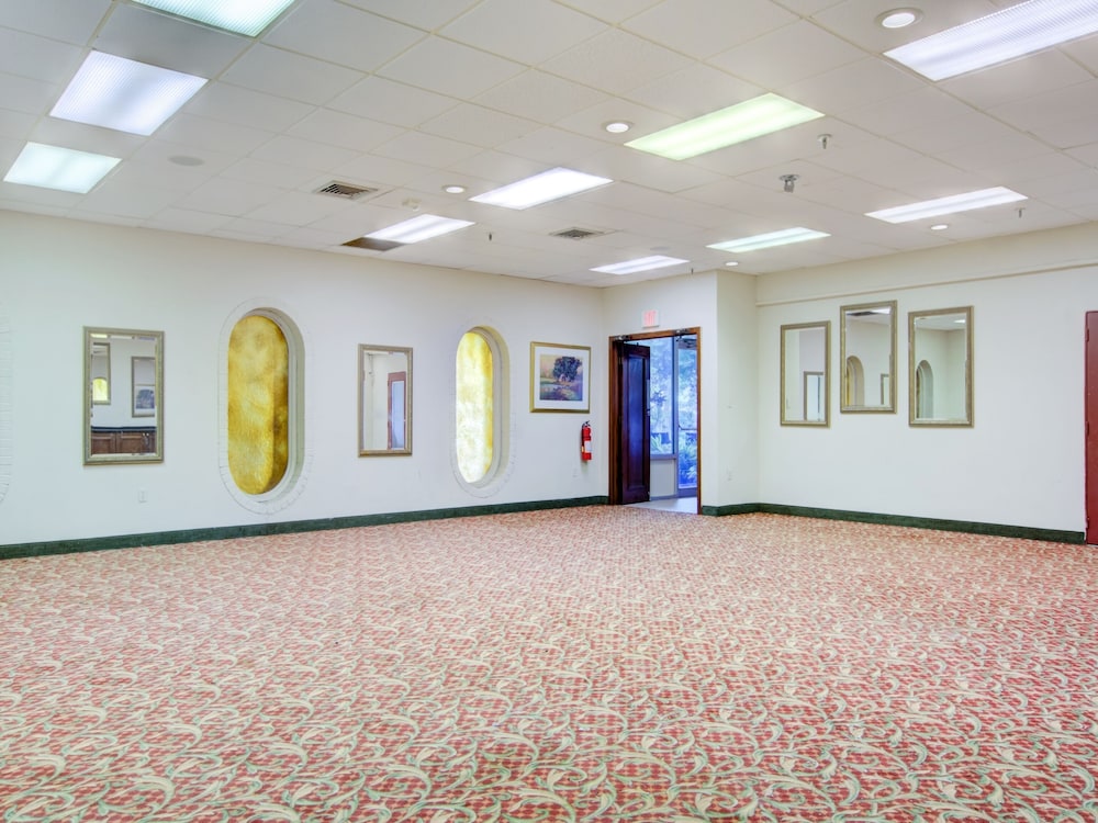 OYO Hotel Dundee By Crystal Lake 38/50