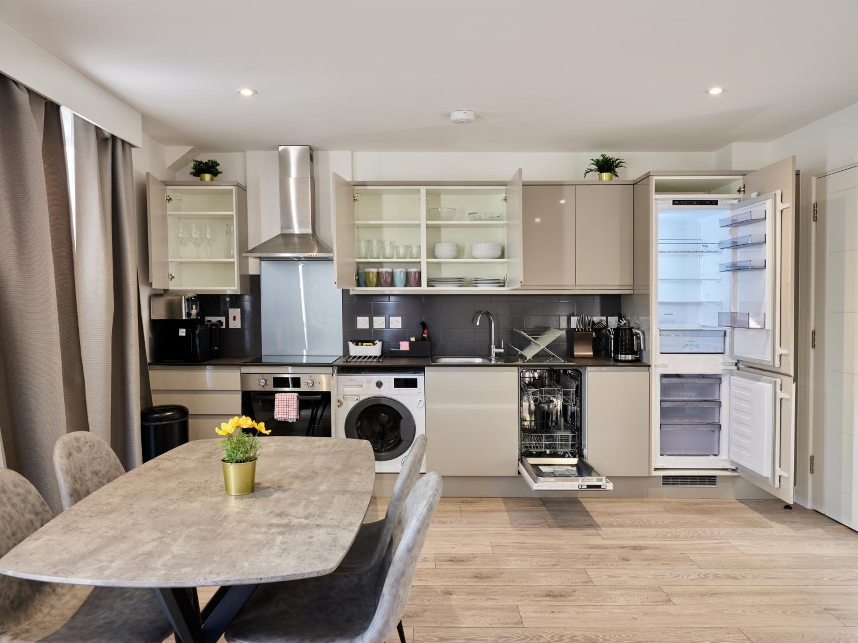 Hampton Suites Serviced Apartments 16/23