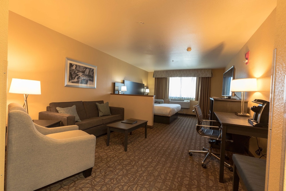 Best Western Sawtooth Inn & Suites 27/34