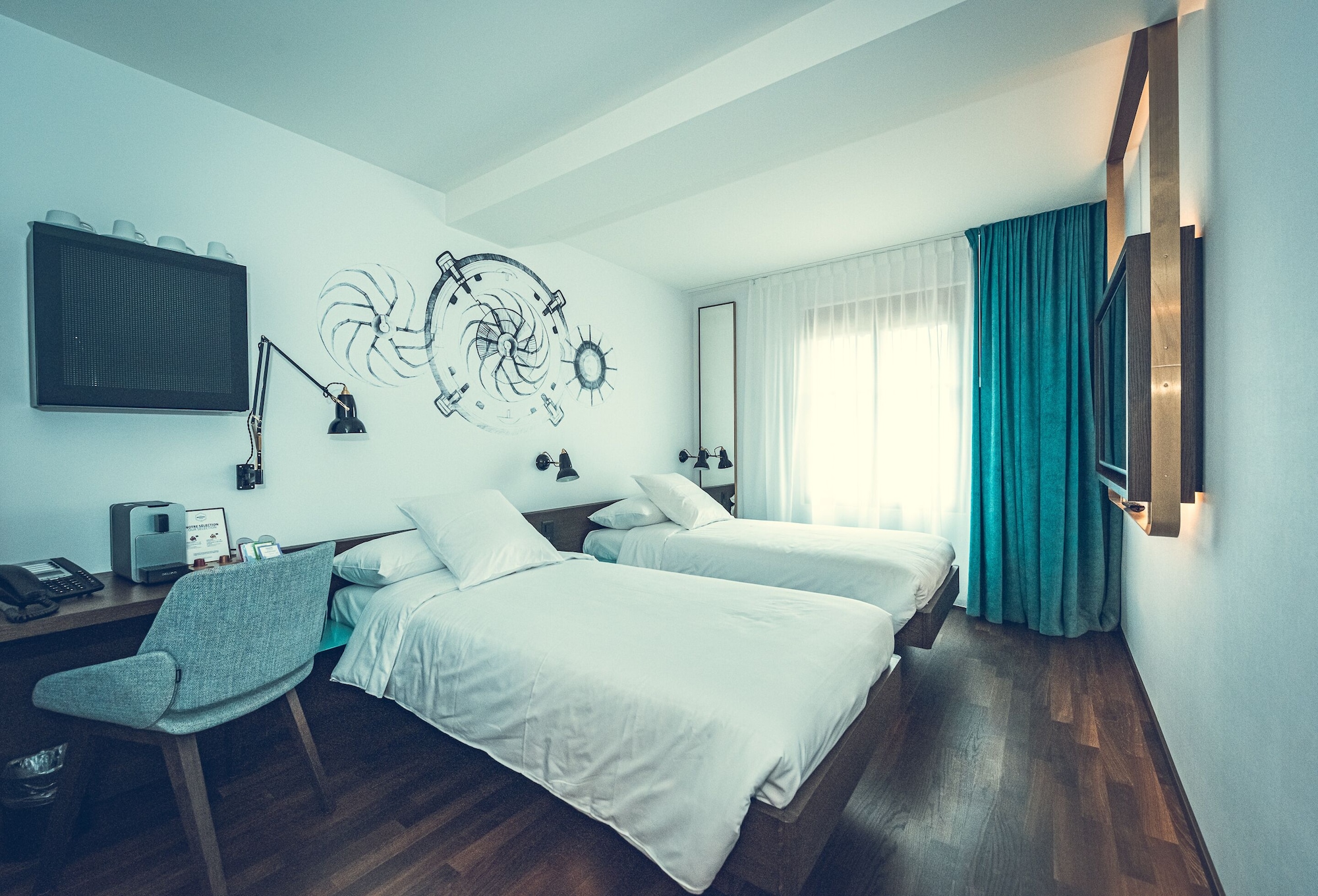 DELUXE, TWIN BEDS