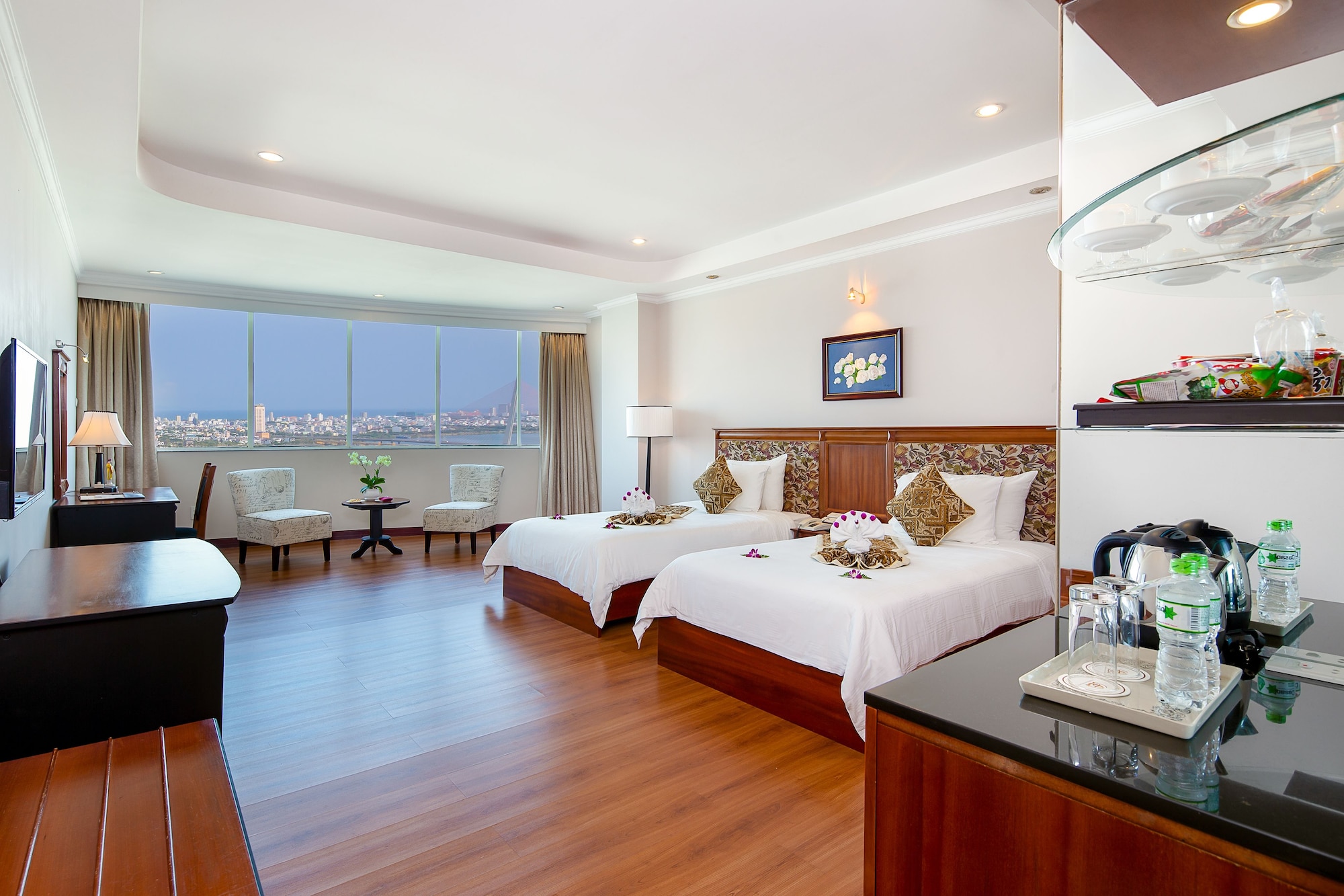 1 BEDROOM, DELUXE, TWIN BEDS, BATHTUB