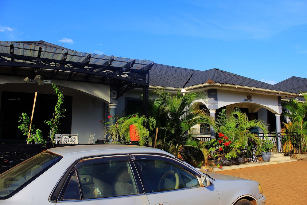 MAMIKKI HOTEL APARTMENTS in TORORO