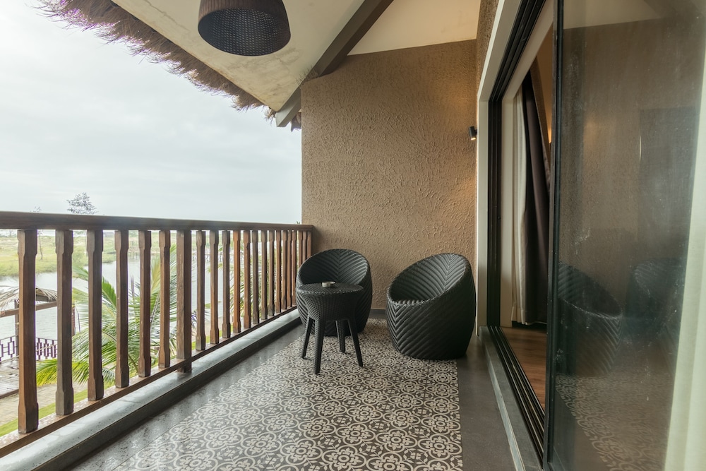 Riva Beach Resort 9/77