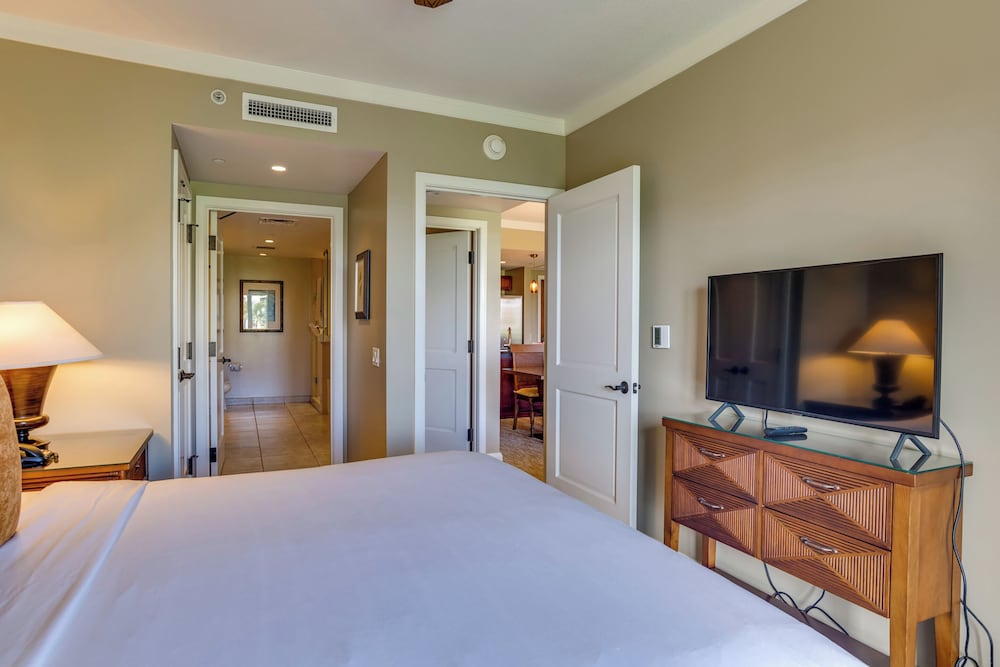 1 Bedroom, King Bed, 2 Sofa, Den، OUTRIGGER Honua Kai Resort & Spa 5/10