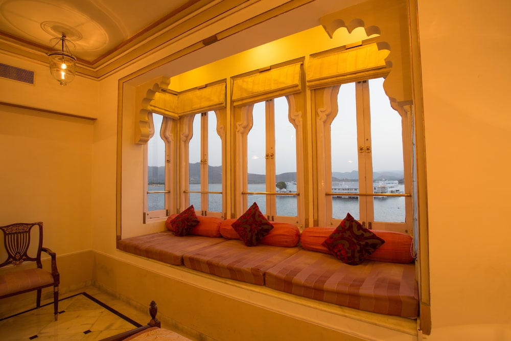 Taj Fateh Prakash Palace 24/54