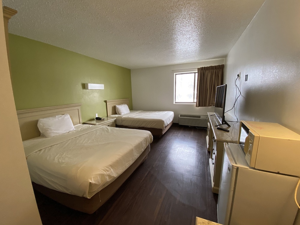 Travelodge Cleveland/Willoughby 6/29
