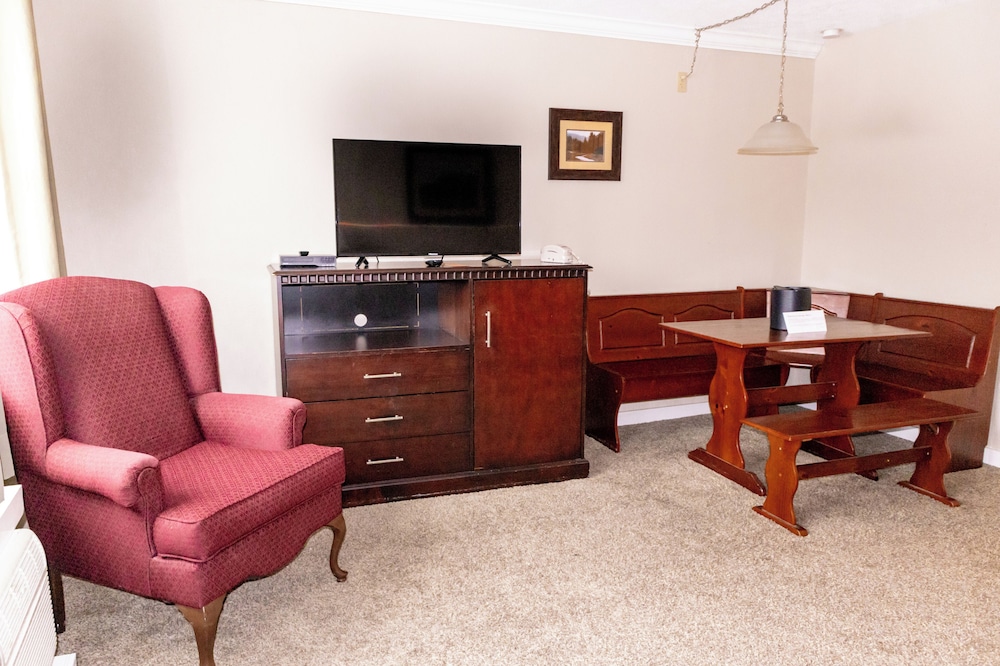 Carriage House Country Club 27/50