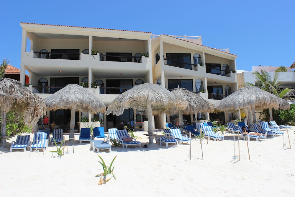 Villas De Rosa Beach Resort 4/68