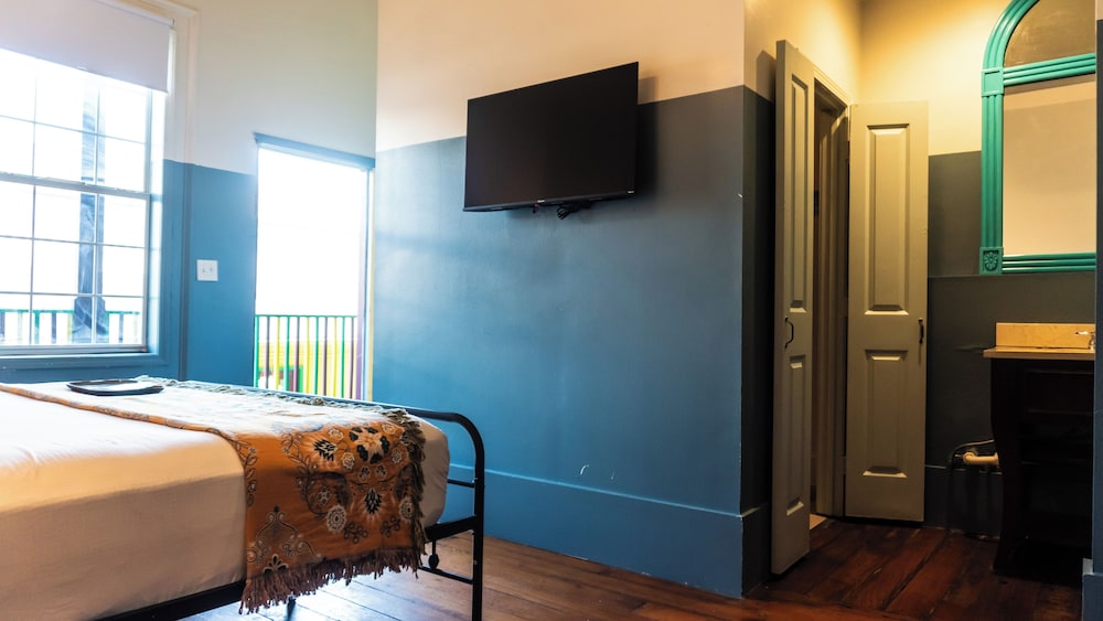 Historic Mardi Gras Inn 27/50