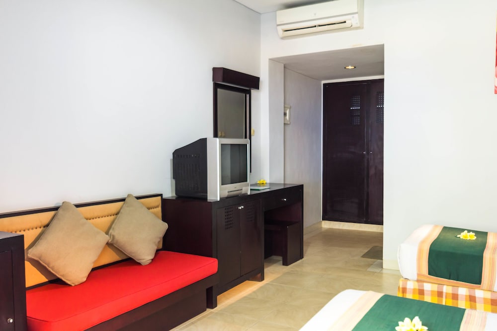 FOURTEEN ROSES BEACH HOTEL 43/62