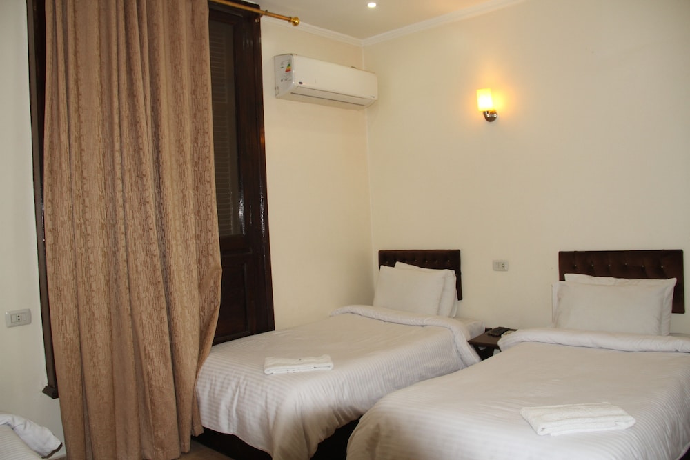 New Panorama Hotel 20/50