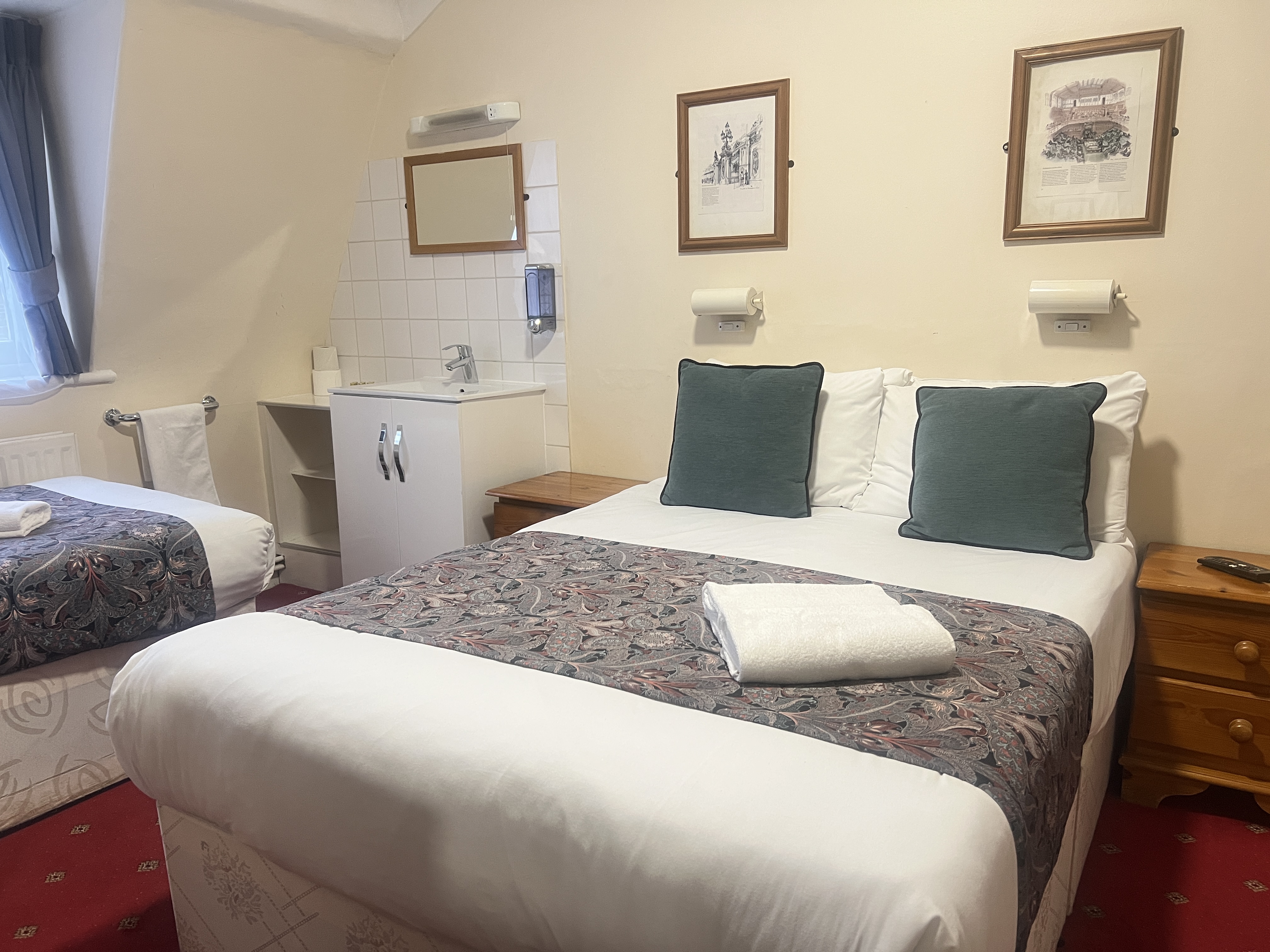 Room, Triple, Shared Bathroom