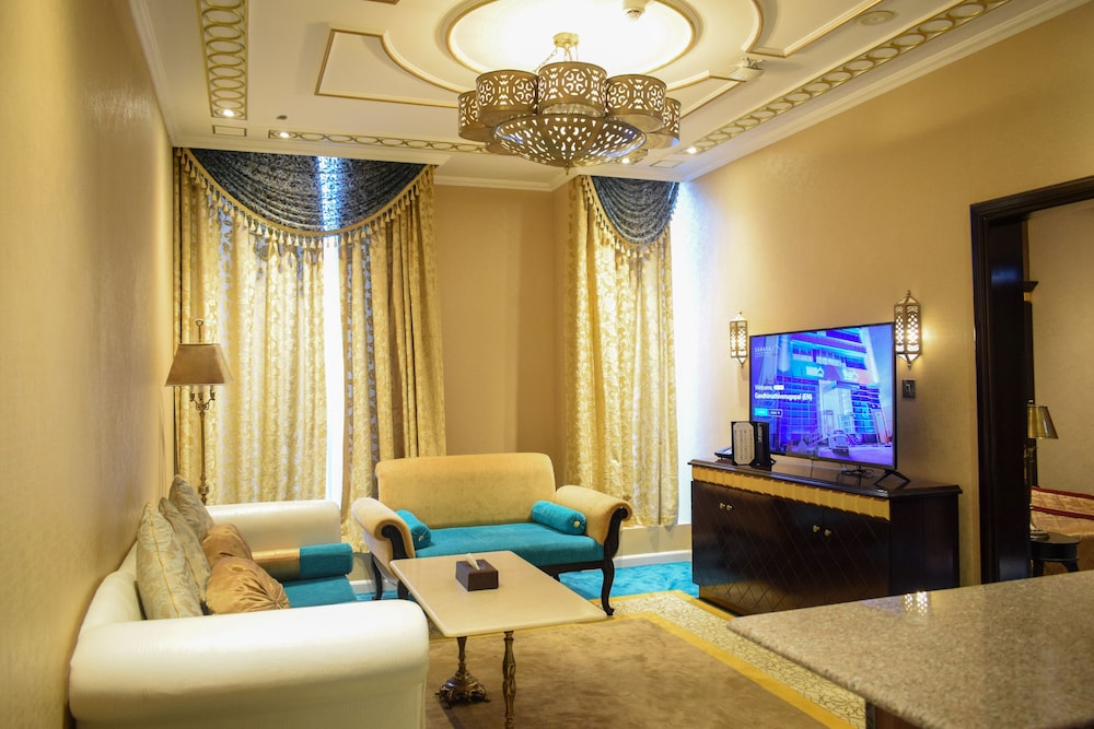 Saraya Corniche Hotel 61/83