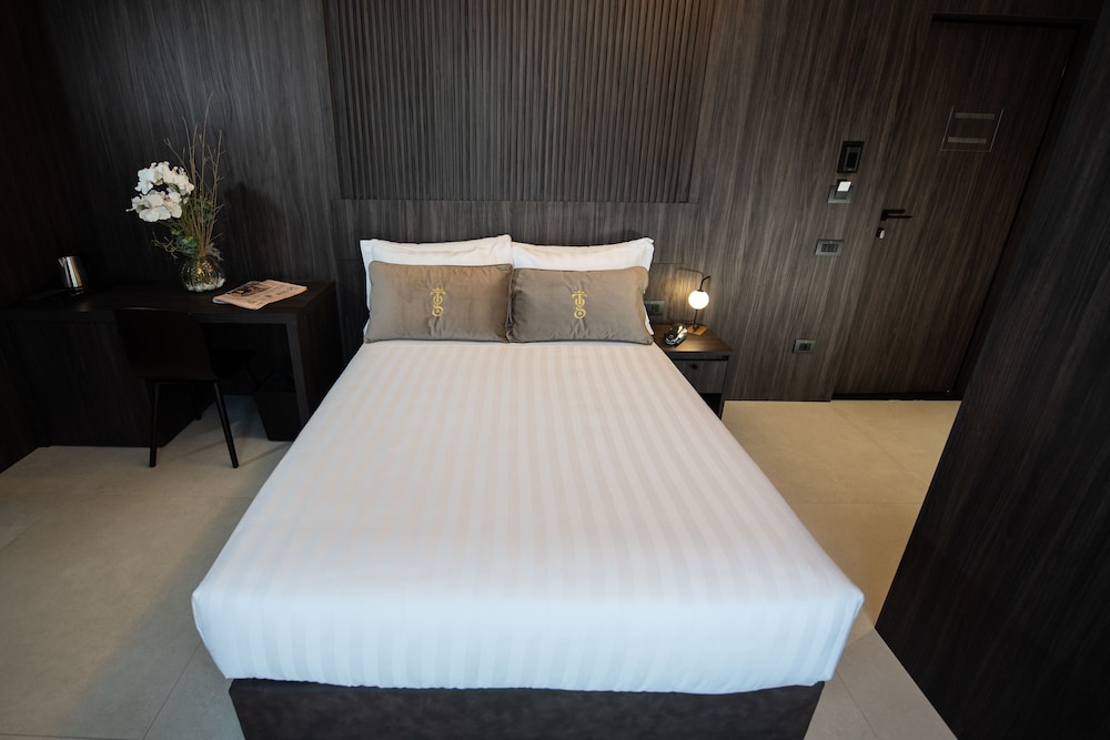 SUPERIOR, DOUBLE BED