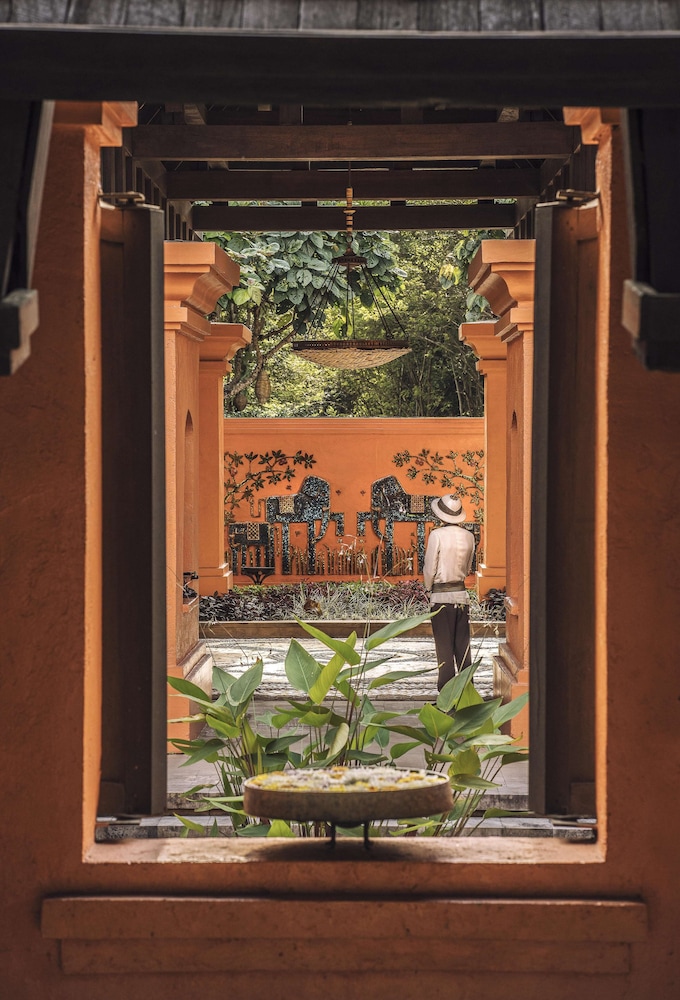Anantara Golden Triangle Elephant Camp Resort 11/82