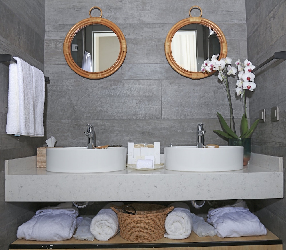 Design Plus Seya Beach Hotel 12/67